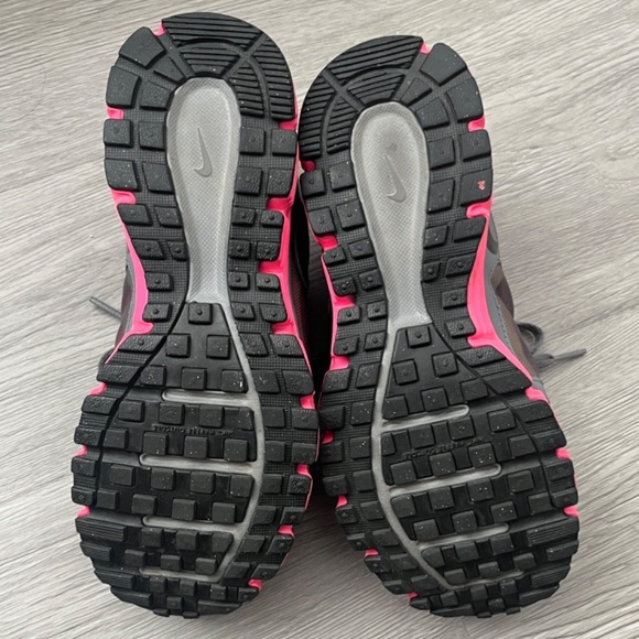 Nike Women's Dual Fusion ST2 Sneakers, Gray/Hot Pink Size 7 - Picture 15 of 16